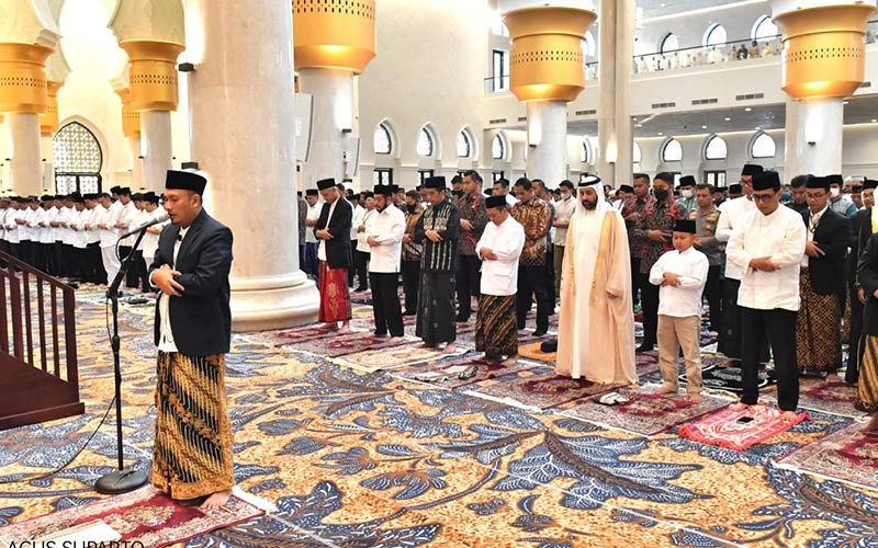 Jokowi-Ganjar Sholat Id di Masjid Raya Sheikh Zayed - Bagian 3