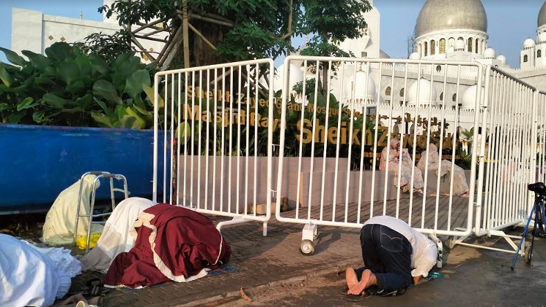 Membeludak Ribuan Jemaah Sholat Idul Fitri Perdana Di Masjid Raya