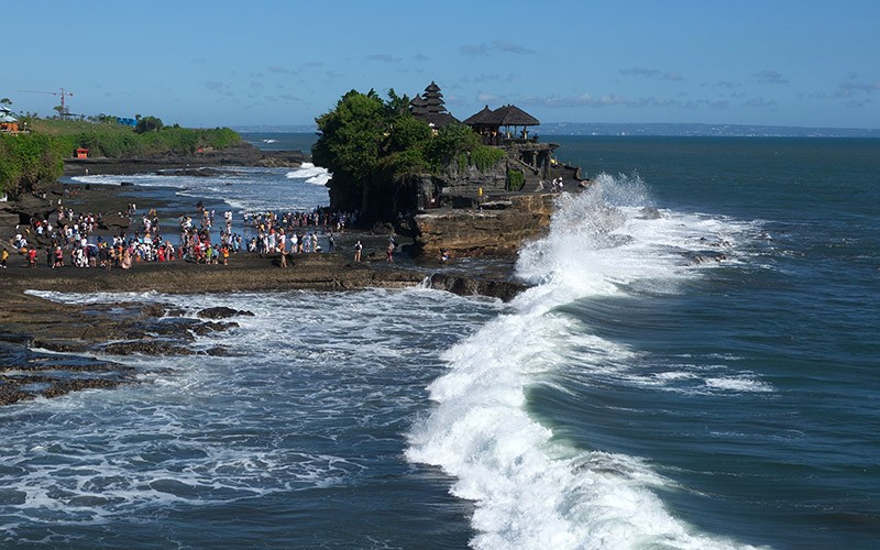 Suasana Liburan Idul Fitri 1444 H di Tanah Lot Bali - Bagian 1