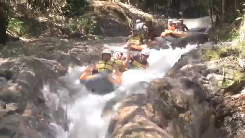 Serunya Berarung Jeram di Ciater Subang, Airnya Hangat Tak Khawatir Kedinginan