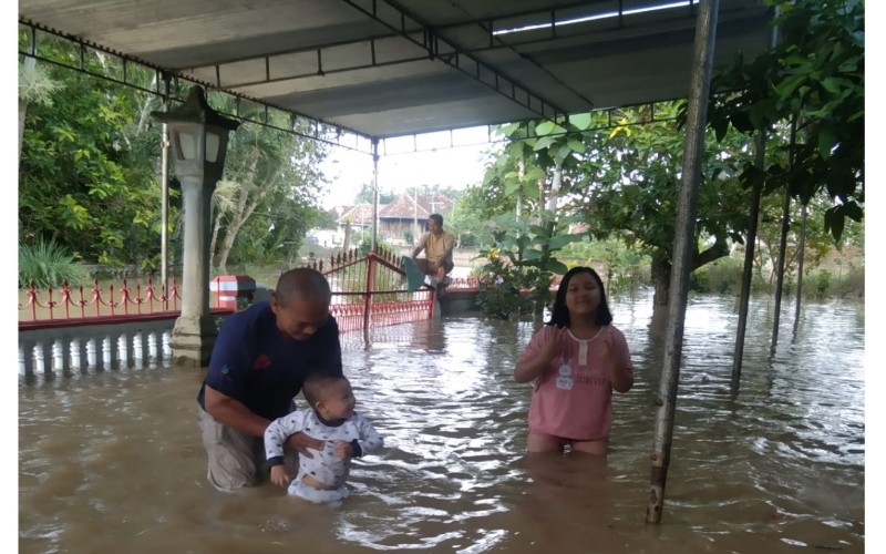 Hari Kedua Lebaran, Ratusan Rumah Warga di OKU Timur Terendam Banjir