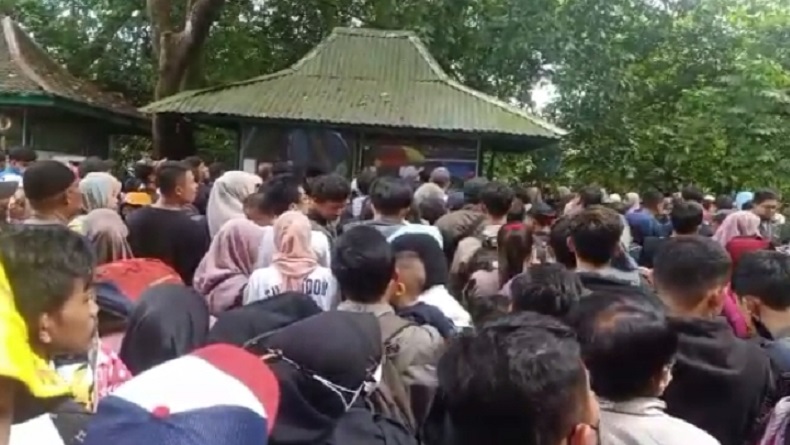 title Pengunjung Kebun Binatang Bandung Kecewa, Bayar Tiket Mahal Tak Dapat Es Krim Pengunjung Kebun Binatang Bandung Kecewa, Bayar Tiket Mahal Tak Dapat Es Krim