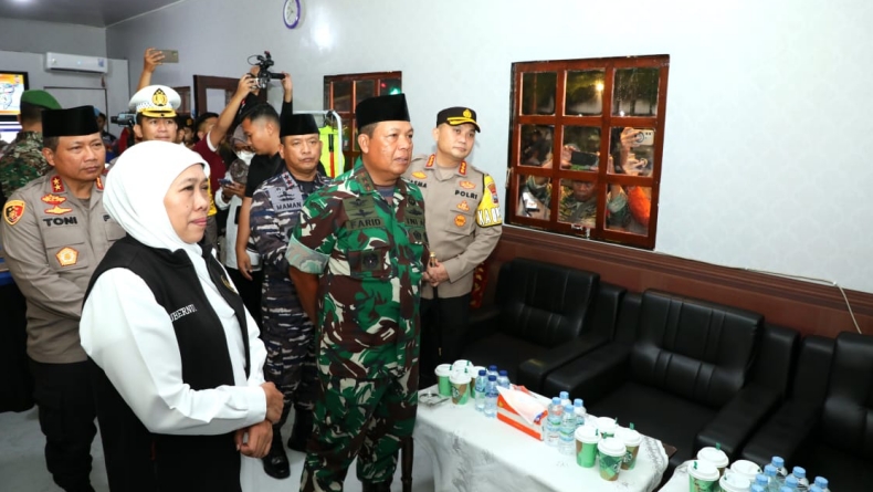 Pastikan Keamanan dan Kelancaran Lalu Lintas Libur Lebaran, Gubernur Khofifah Pantau Posko Pelayanan