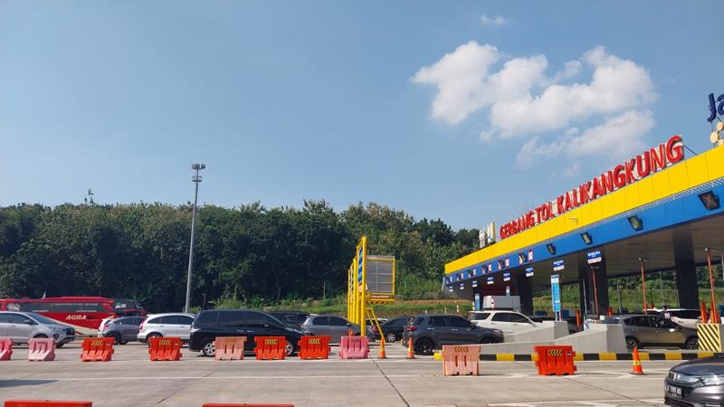 H+2 Lebaran, Arus Lalu Lintas Gerbang Tol Kalikangkung Semarang Ramai Lancar