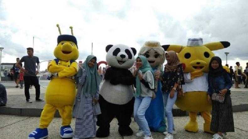 Libur Lebaran di Makassar, Kawasan Wisata Pantai Ramai Diserbu Warga