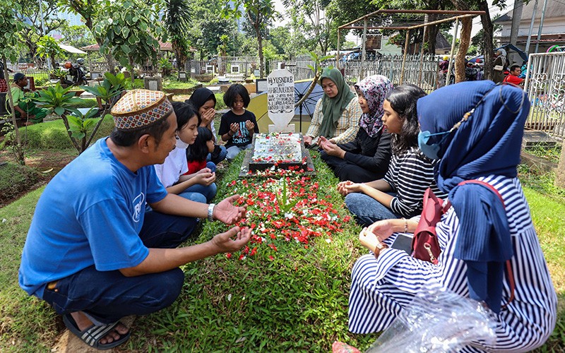 Tradisi Ziarah Kubur saat Idul Fitri 1444 H - Bagian 2