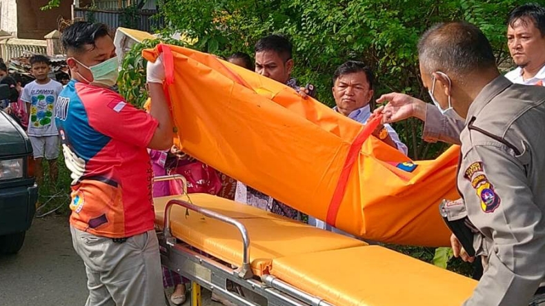 Asyik Kumpulkan Botol Bekas, Pemulung di Padang Temukan Mayat Tergeletak di Depan Rumah