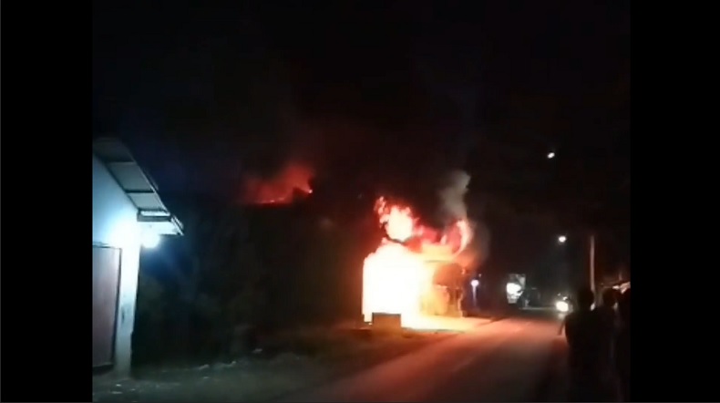 Ditinggal Mudik, Toko Mebel di Jember Ludes Dilalap Api