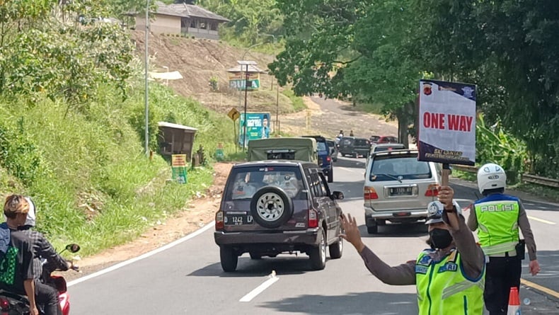 Urai Kemacetan, Polisi Berlakukan One Way di Lingkar Gentong Arah Bandung