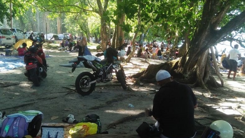 Libur Lebaran, Ribuan Warga Kunjungi Pantai Hunimua Maluku Tengah