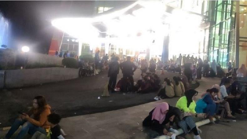 title Kesaksian Pekerja Trans Studio Mall Selamatkan Anak Kecil, Suasana Gelap dan Banyak Asap Kesaksian Pekerja Trans Studio Mall Selamatkan Anak Kecil, Suasana Gelap dan Banyak Asap