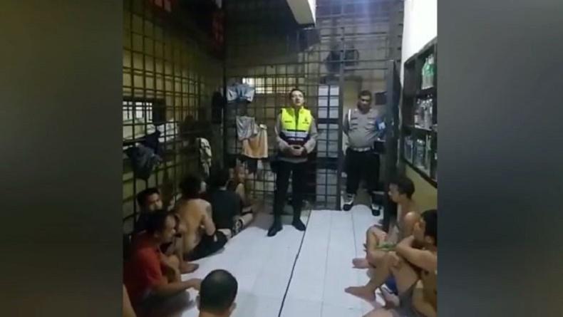 Viral Video Kapolsek Takbiran dalam Sel Bikin Merinding, Tahanan sampai Menangis