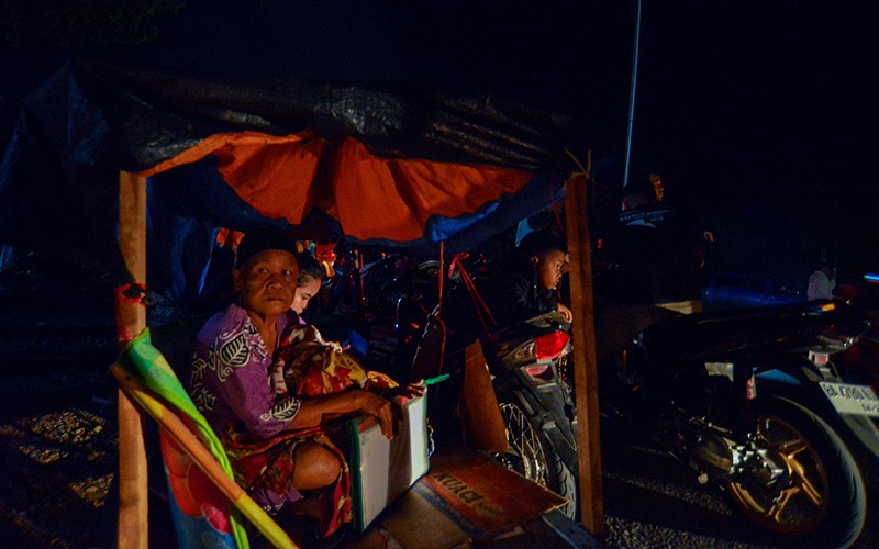 Gempa Mentawai, Warga Padang Berhamburan Mengungsi ke Tempat Aman - Bagian 3