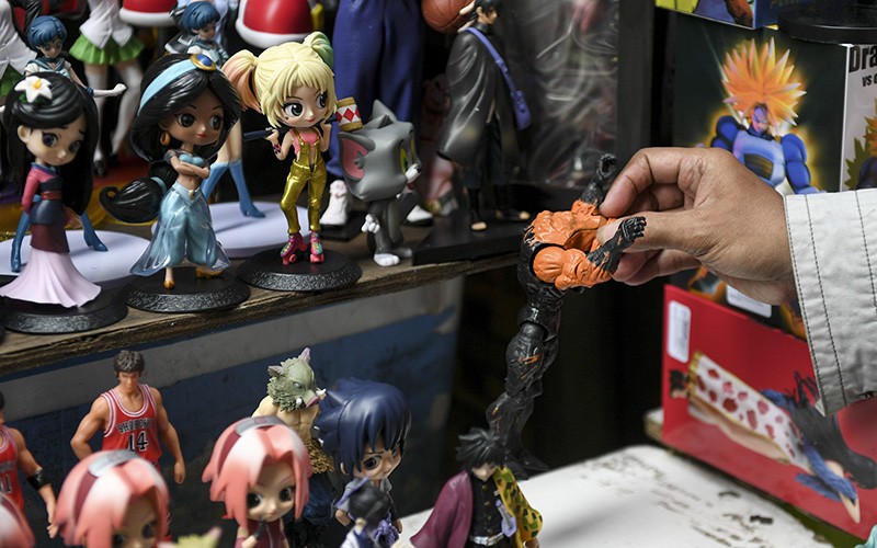 Anak-anak Berburu Mainan di Pasar Asemka usai Dapat THR Lebaran - Bagian 3