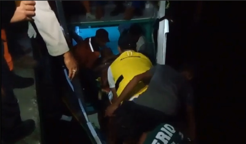 title Kapal Tugboat Ditumpangi 7 ABK Tenggelam di Pangkep, 6 Selamat dan 1 Hilang Kapal Tugboat Ditumpangi 7 ABK Tenggelam di Pangkep, 6 Selamat dan 1 Hilang