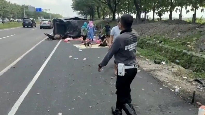 Kronologi Kecelakaan Maut di Tol Cipali Km 153, Gran Max Oleng akibat Hindari Lubang