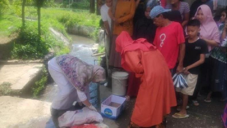 Solok Geger, Mayat Bayi Terbungkus Karung Ditemukan dalam Selokan