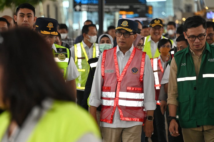 Menhub Budi Karya Diperiksa KPK Sebagai Saksi Kasus Suap Proyek Jalur ...