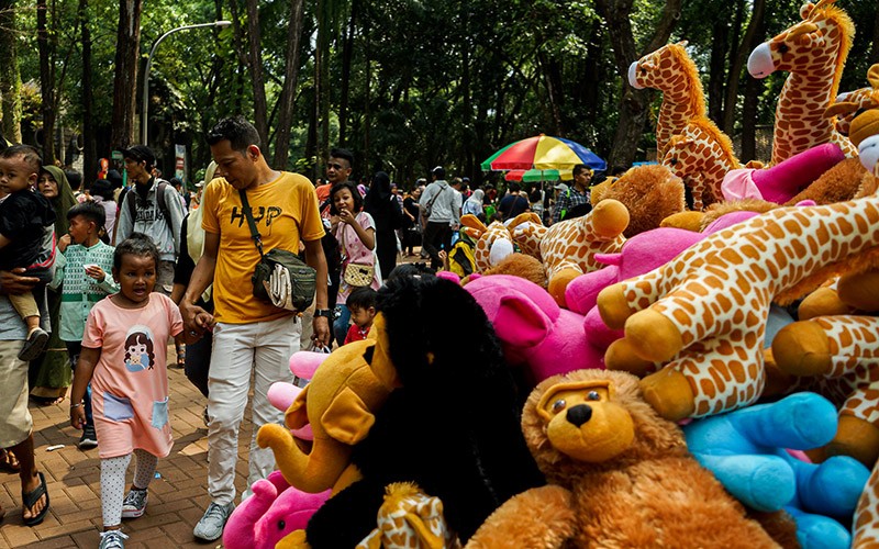 Pedagang Boneka di Ragunan Raup Cuan, Omzet Sehari Rp6 Juta - Bagian 4