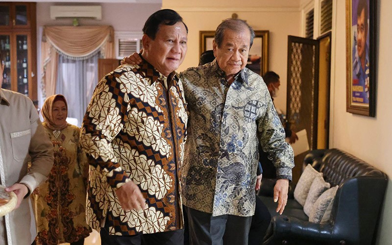 Prabowo Hormat-Cium Tangan Laksamana TNI (Purn) Widodo AS saat Silaturahmi - Bagian 2