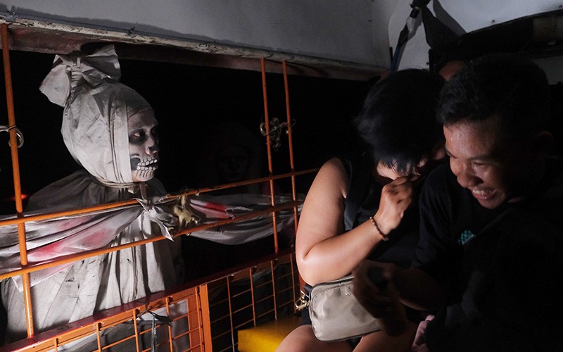 Uji Nyali Mengunjungi Rumah Hantu Indonesia - Bagian 1