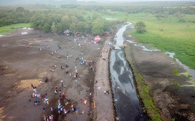 Bekas Lokasi Banjir Material Vulkanik Gunung Kerinci Didatangi Wisatawan - Bagian 1