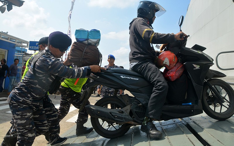 263 Warga Balik ke Jakarta dengan Kapal Perang dari Semarang - Bagian 3