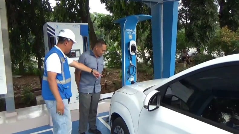 title Pengalaman Pemudik asal Cirebon Gunakan Mobil Listrik untuk Pulang Kampung Pengalaman Pemudik asal Cirebon Gunakan Mobil Listrik untuk Pulang Kampung