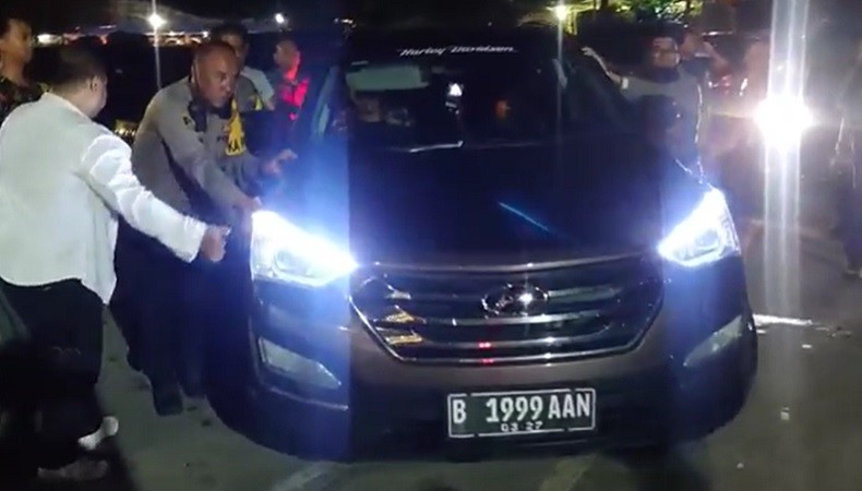 title Tangki BBM Bocor di Pelabuhan Bakauheni, Mobil Pemudik Dievakuasi Tangki BBM Bocor di Pelabuhan Bakauheni, Mobil Pemudik Dievakuasi