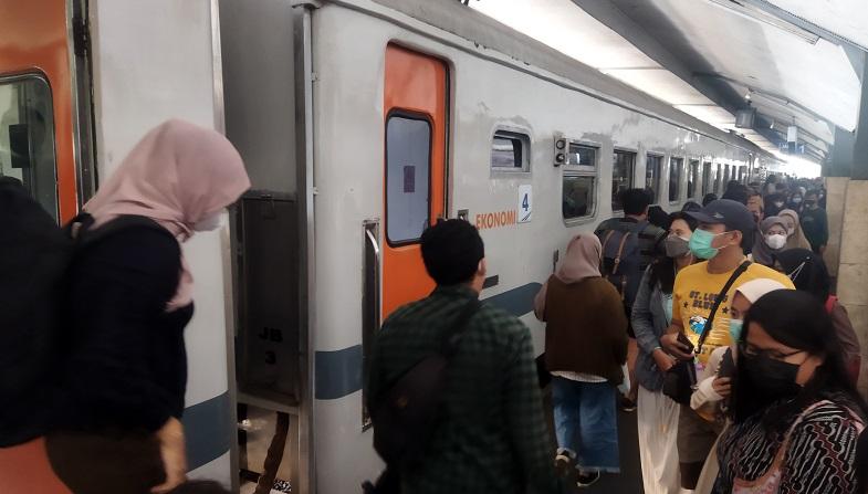 PT KAI Daop 8 Surabaya Berangkatkan 394.479 Penumpang selama Angkutan Lebaran  2023