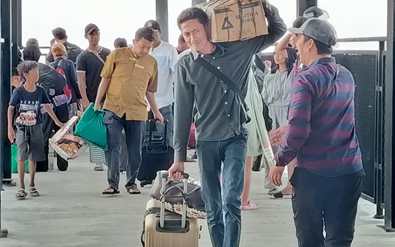 Jumlah Penumpang dari Kepulauan Seribu Tiba di Muara Angke Meningkat - Bagian 3