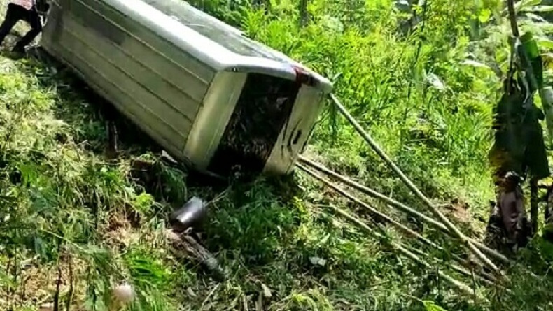 Elf Terjun ke Jurang di Rongga KBB Bawa Wisatawan Lokal Hendak ke Curug Melela