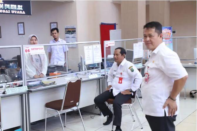 Hari Pertama Masuk Kerja, Pj Bupati HSU Sidak Sejumlah Pelayanan Dasar