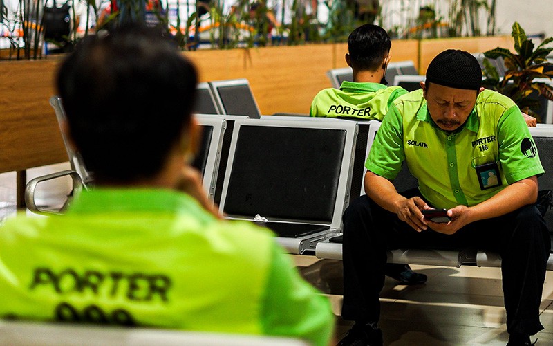 Pendapatan Porter Stasiun Meningkat saat Lebaran, Sehari Kantongi Rp300.000 - Bagian 3