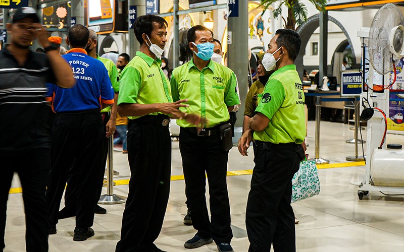 Pendapatan Porter Stasiun Meningkat saat Lebaran, Sehari Kantongi Rp300.000 - Bagian 4