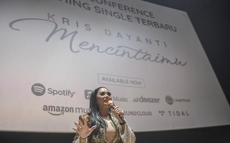 Potret Krisdayanti Rilis Ulang Lagu ^Mencintaimu^ - Bagian 3