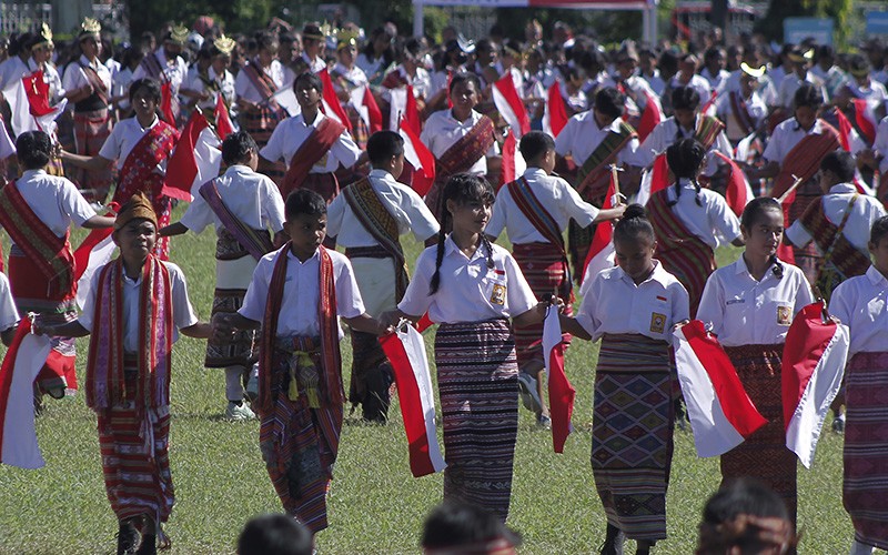 2.770 Pelajar Kupang Pakai Baju Adat Timor Tampilkan Tarian Lufut - Bagian 2