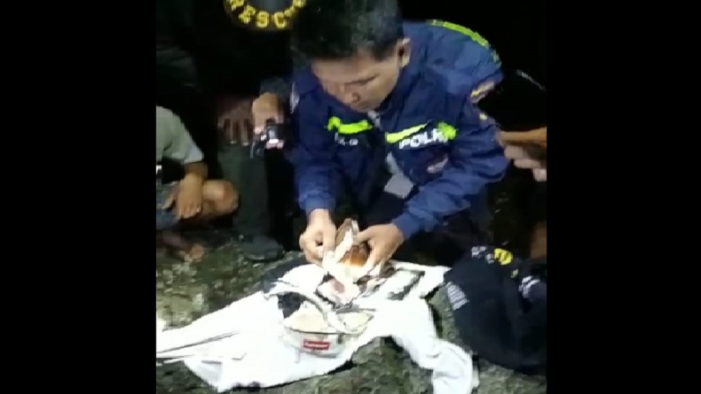 Gunungkidul Gempar, Kakak Adik Hilang di Tebing Pantai Baron, Tinggalkan Motor dan Baju