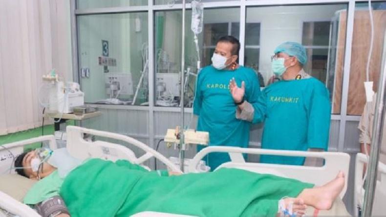 Kapolda Jenguk Bripka Mus Mulyadi, Polisi yang Tertembak saat Polres Jeneponto Diserang