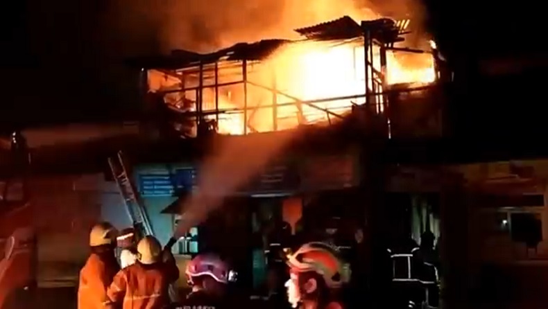 Rumah Makan di Surabaya Ludes Terbakar, Diduga karena Elpiji Bocor 