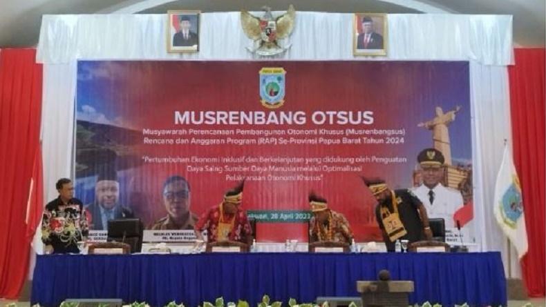 Soal Dana Otsus, Paulus Waterpauw Ingatkan agar Penggunaannya Tepat Sasaran