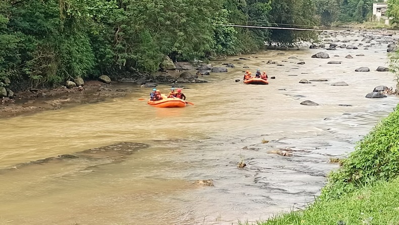 Pencarian Pemotor Hilang di Sungai Cipetir Sukabumi Dihentikan, Keluarga Harap Keajaiban