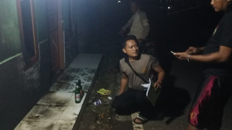 title OTK Bakar Rumah Dadang Buaya di Garut, Meja Makan dan Gorden Hangus  OTK Bakar Rumah Dadang Buaya di Garut, Meja Makan dan Gorden Hangus
