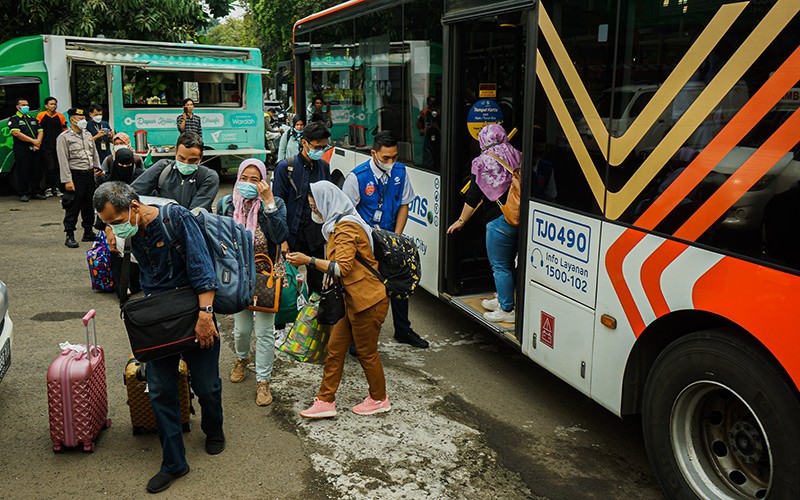 385 WNI Dievakuasi dari Sudan Tiba di Asrama Haji Pondok Gede - Bagian 3