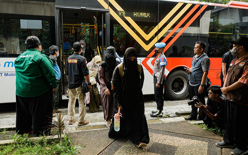 385 WNI Dievakuasi dari Sudan Tiba di Asrama Haji Pondok Gede - Bagian 2