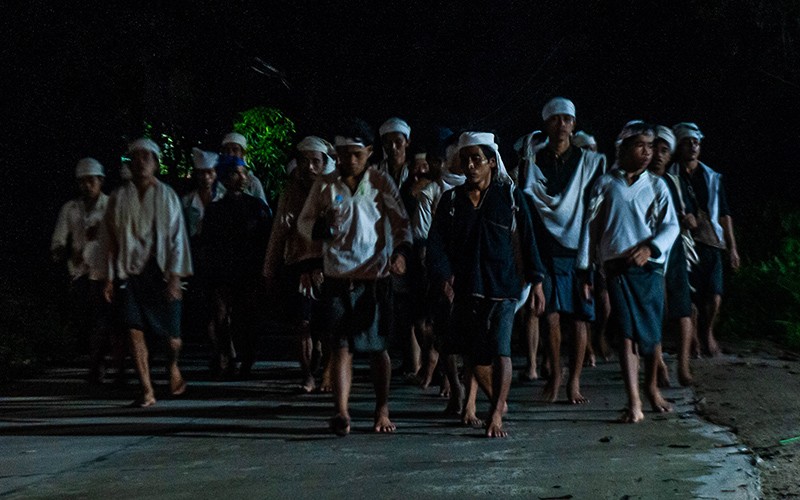 Foto Warga Suku Badui Dalam Jalan 160 Kilometer Tanpa Alas Kaki - Bagian 1