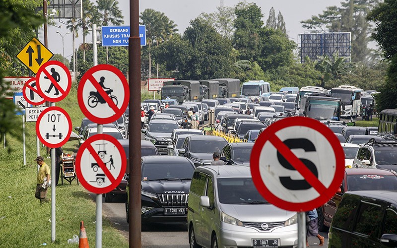 Suasana Kemacetan Panjang Jalur Wisata Puncak Pagi Ini - Bagian 2