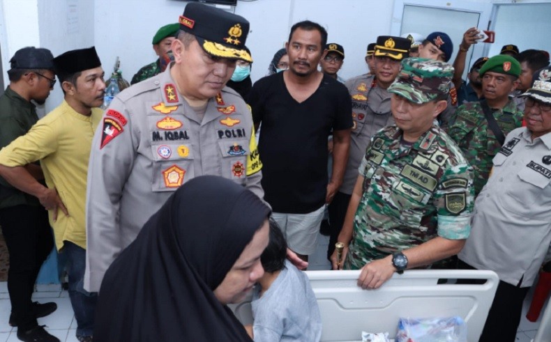 title 2 Penumpang Kapal Terbalik di Riau Ditemukan Selamat, Ibu dan Anak 2 Penumpang Kapal Terbalik di Riau Ditemukan Selamat, Ibu dan Anak