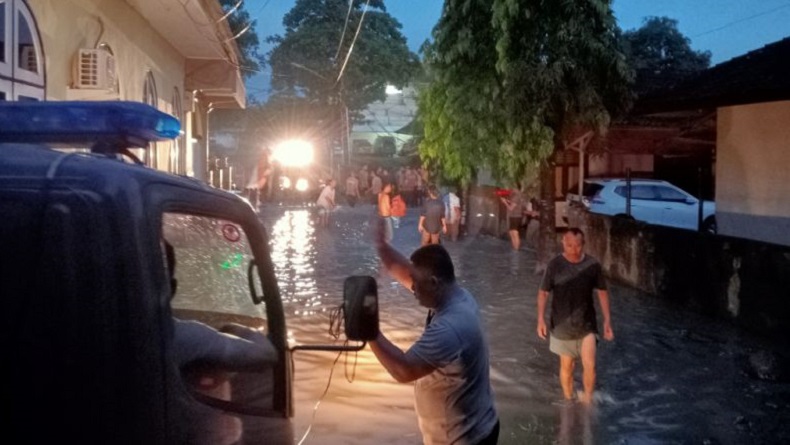 title Banjir, Asrama Polres Lombok Tengah Teredam Banjir, Asrama Polres Lombok Tengah Teredam