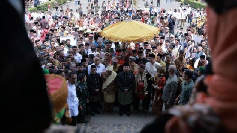 Sumbar Jadi Basis Kuat, Prabowo Beri Pantun Ungkapan Cinta untuk Masyarakat Minang 